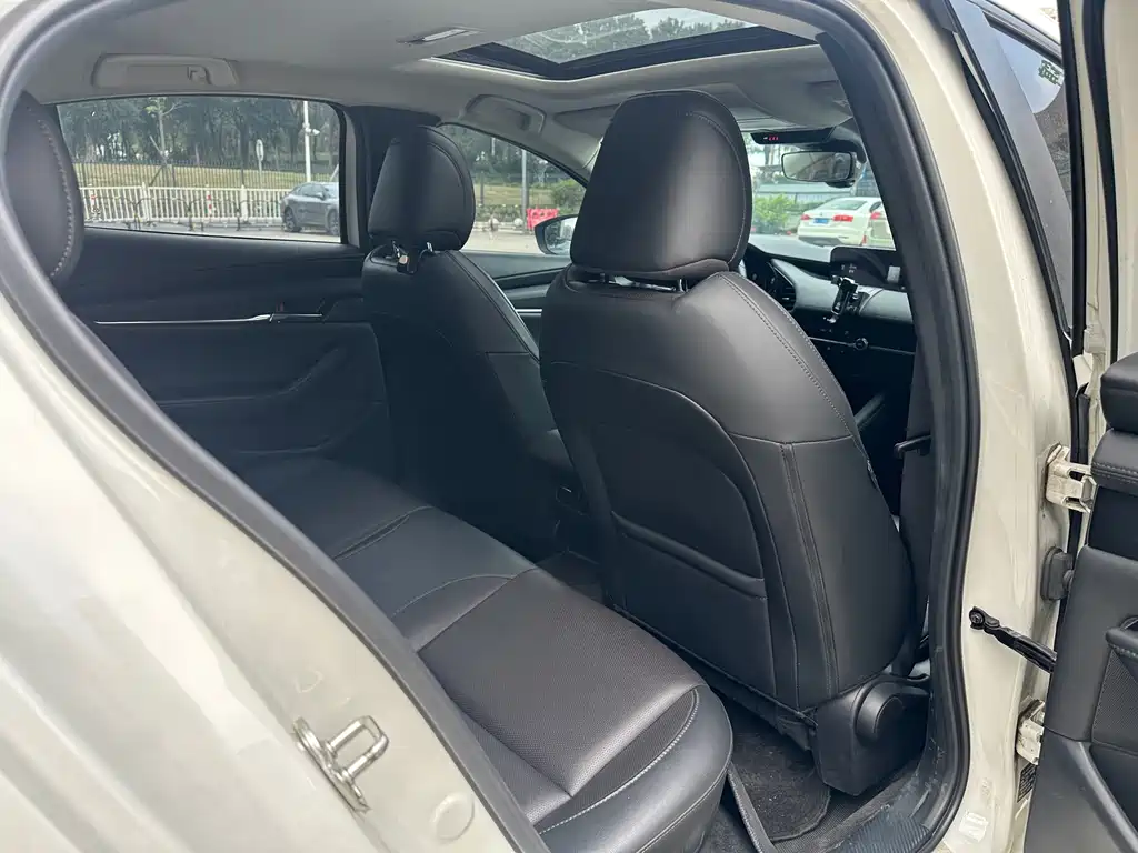 Mazda3 Angkesela 2022 2.0L Automatic Premium Edition купить на сайте DeffCars