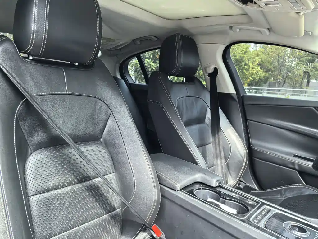 Jaguar XE 2015款 2.0T 200PS R-Sport купить на сайте DeffCars