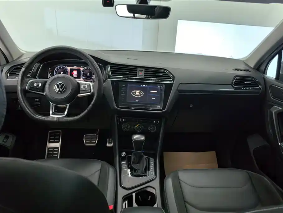 Tiguan L 2021 330TSI automatic two-wheel drive R-Line version купить на сайте DeffCars