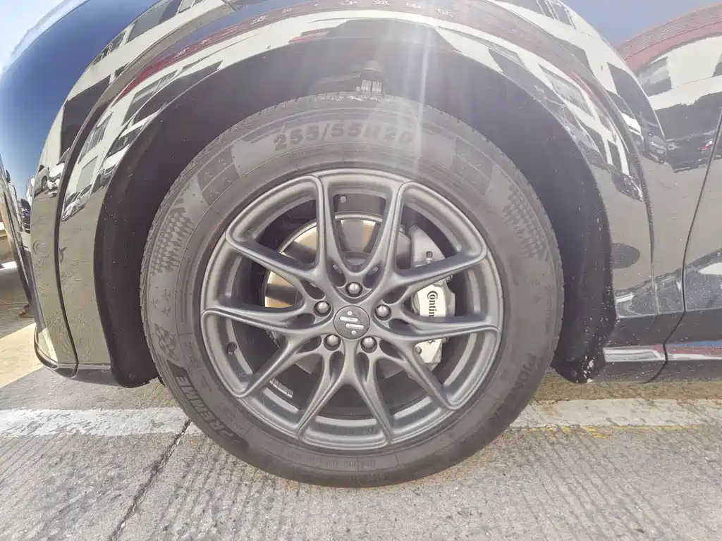 Zhiji LS7 2023 100kWh Lux four-wheel drive version купить на сайте DeffCars