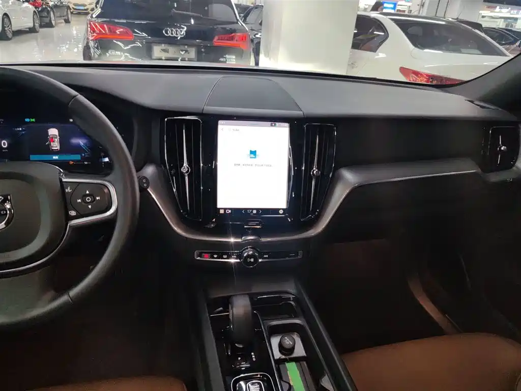 Volvo XC60 2025 B5 four-wheel drive Zhiyi Luxury Edition купить на сайте DeffCars