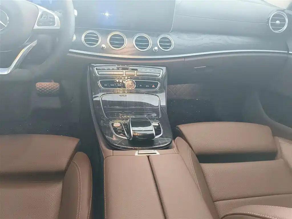 Mercedes-Benz E-Class 2018 E 200 L Sports купить на сайте DeffCars