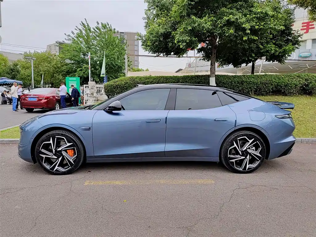 Lynk & Co Z10 2024 95kWh 702km four-wheel drive smart driving Ultra купить на сайте DeffCars