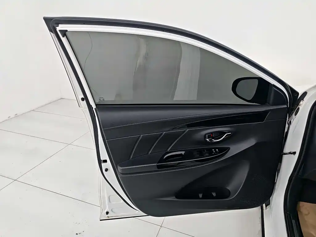 YARiS L Zhixuan 2022 Zhixuan X 1.5L CVT luxury PLUS version купить на сайте DeffCars