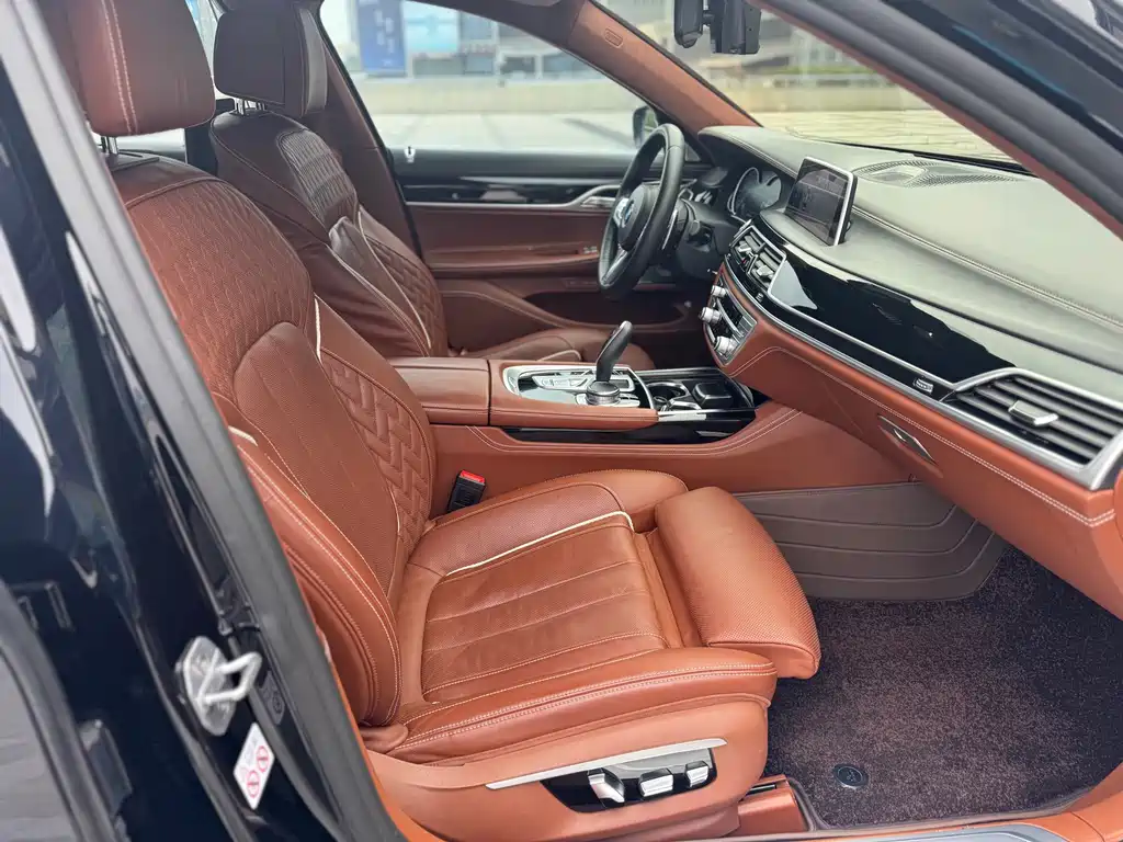 BMW 7 Series 2018 740Li xDrive Exclusive Excellence Package купить на сайте DeffCars
