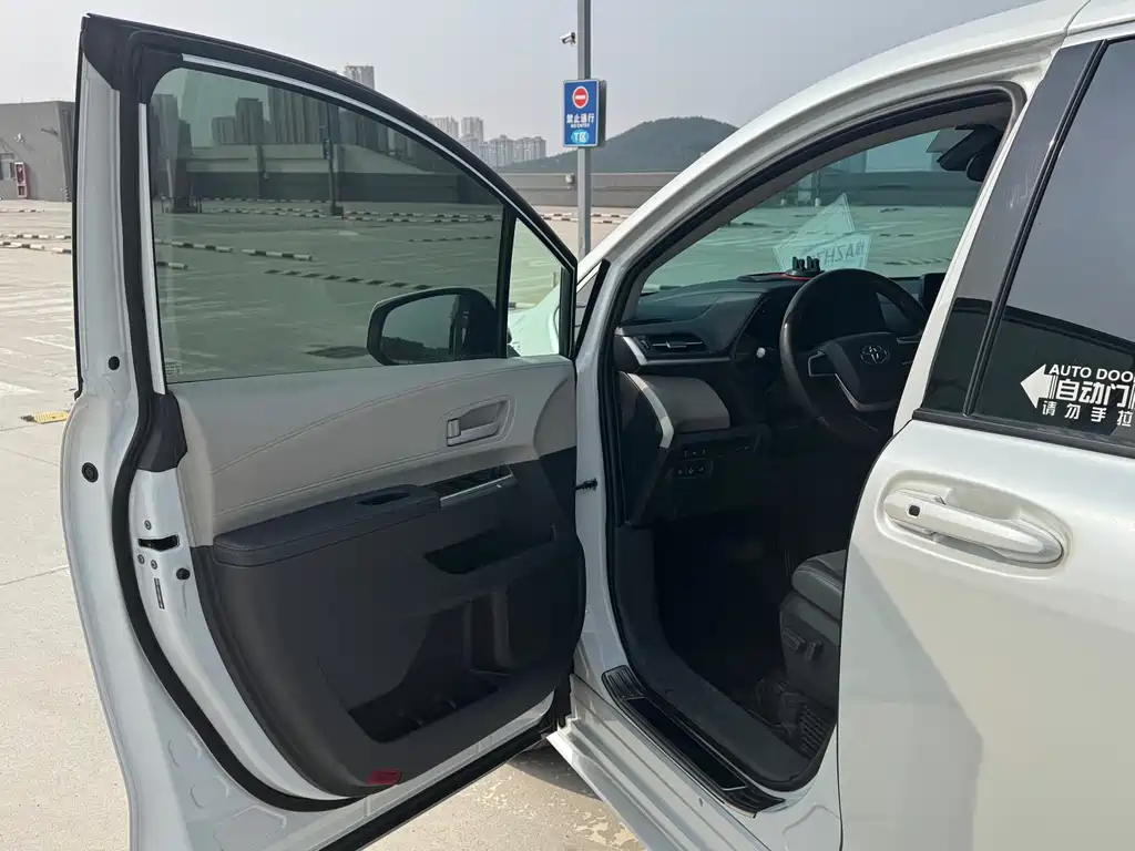 SIENNA 2023 2.5L Hybrid Comfort Edition купить на сайте DeffCars