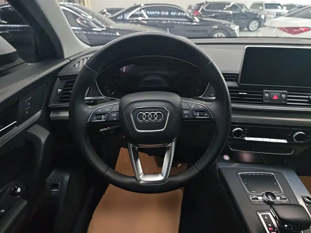 Audi Q5L 2020 facelift 40 TFSI enjoys fashionable style купить на сайте DeffCars