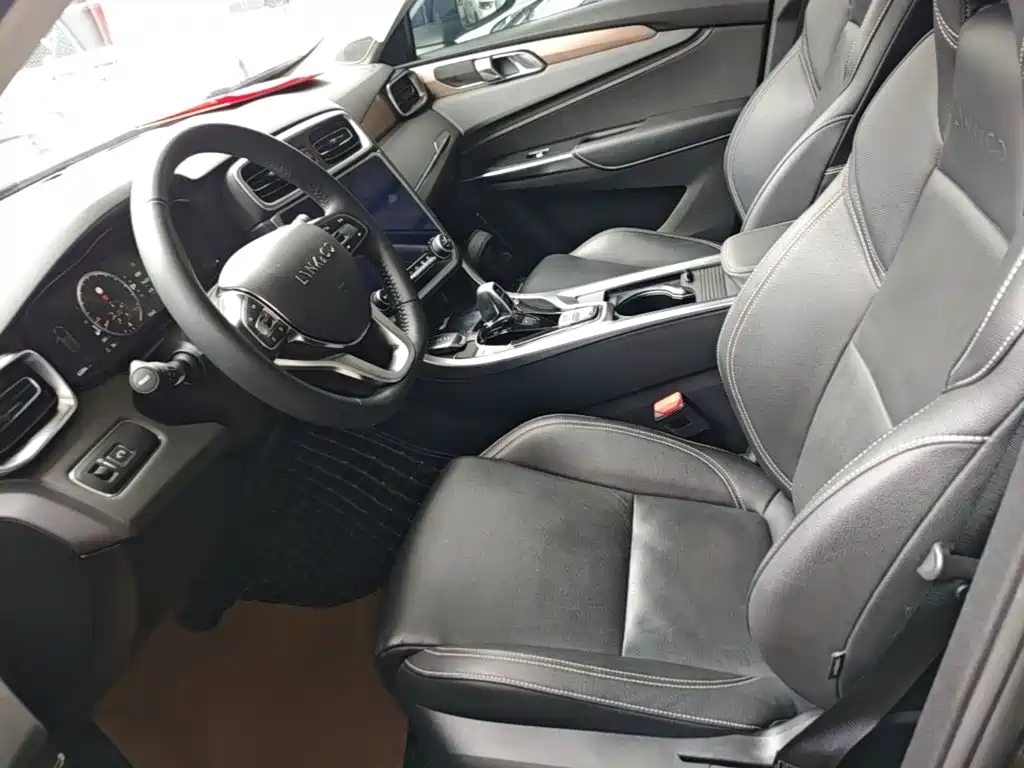 Lynk & Co 01 2019 2.0T two-wheel drive Pro version National VI купить на сайте DeffCars