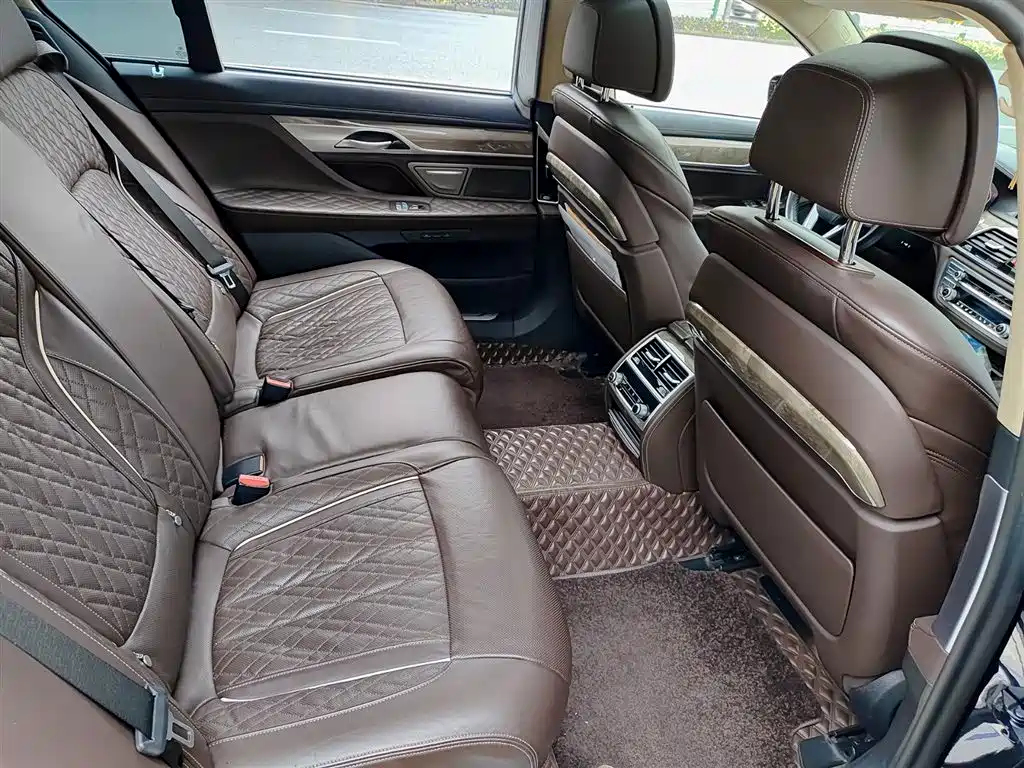 BMW 7 Series 2019 740Li Leading Luxury Package купить на сайте DeffCars