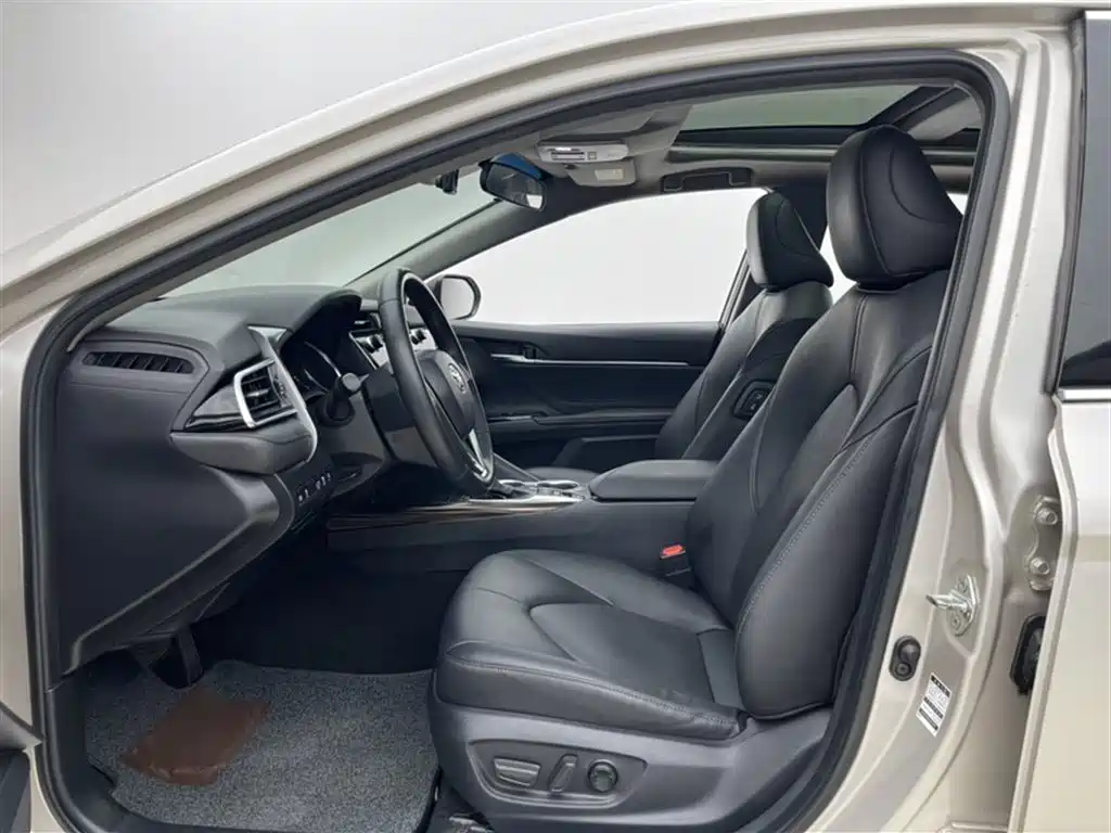 Camry 2019 2.5G Deluxe Edition National VI купить на сайте DeffCars