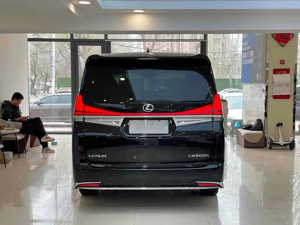 Lexus LM 2020 300h seven-seater elegant version купить на сайте DeffCars