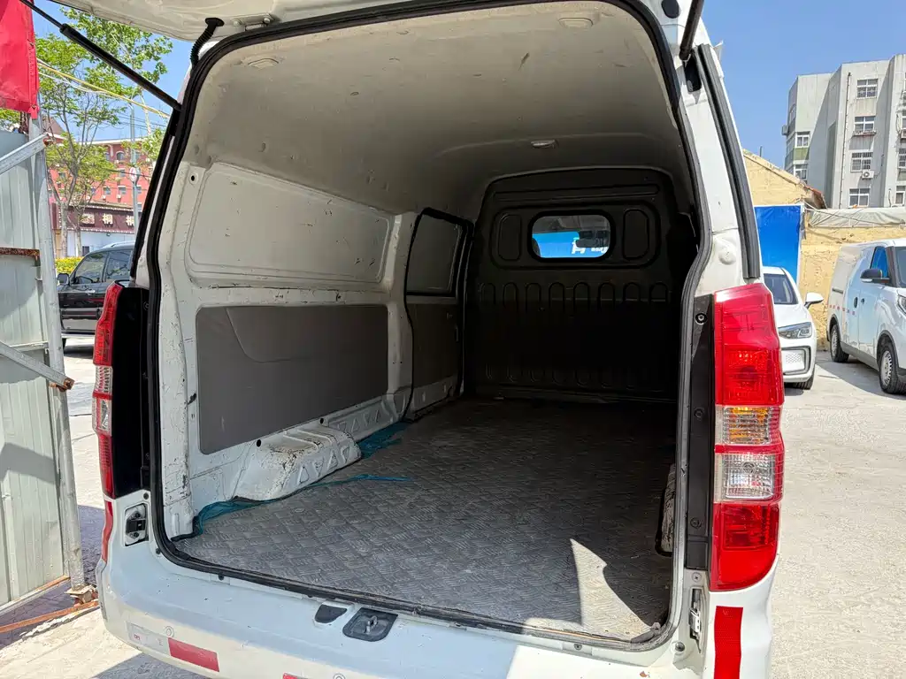 Long-range E5 2022 E5L pure electric van transporter Guoxuan 39.9kWh купить на сайте DeffCars