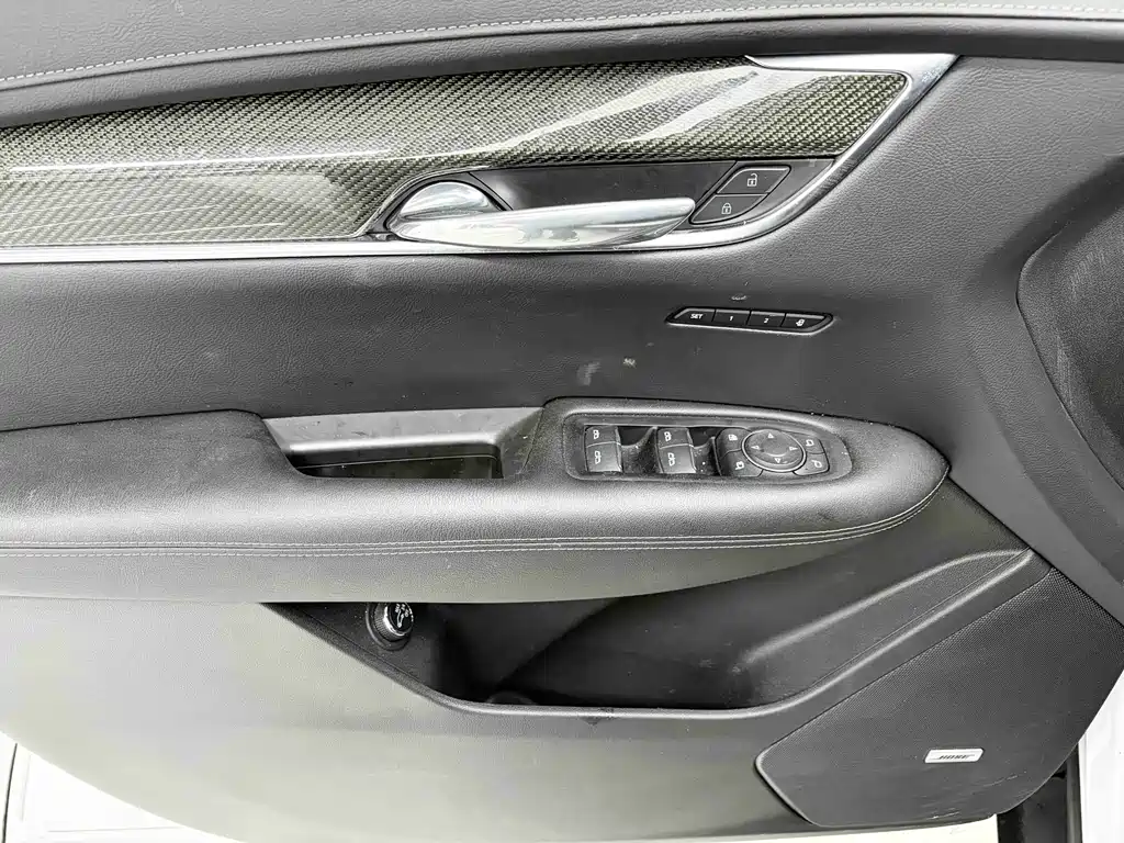 Cadillac XT5 2022 2.0T four-wheel drive luxury model (Hummingbird version) купить на сайте DeffCars