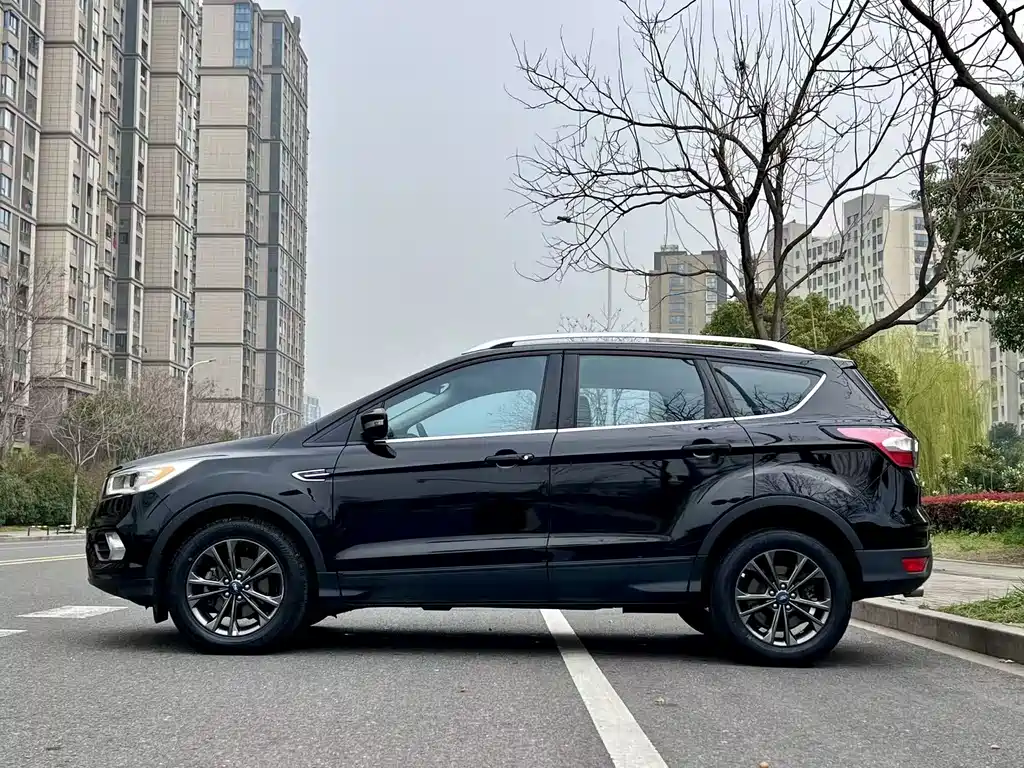 Escape 2019 EcoBoost 180 two-wheel drive platinum airfoil National V купить на сайте DeffCars