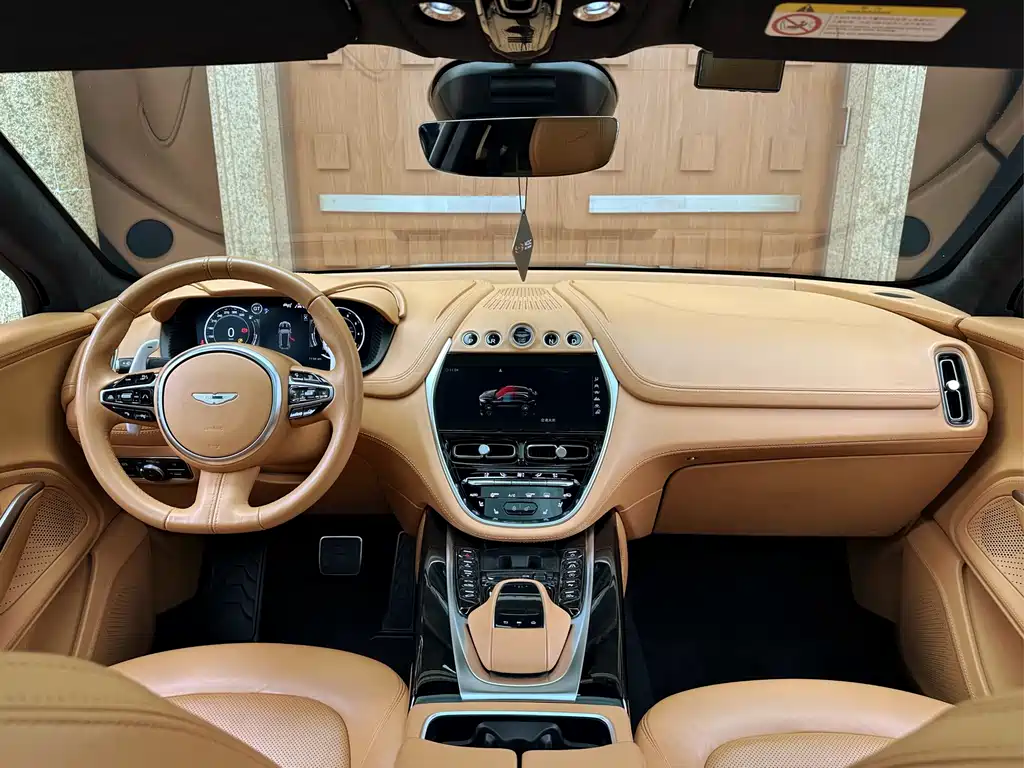 Aston Martin DBX 2020 4.0T V8 купить на сайте DeffCars