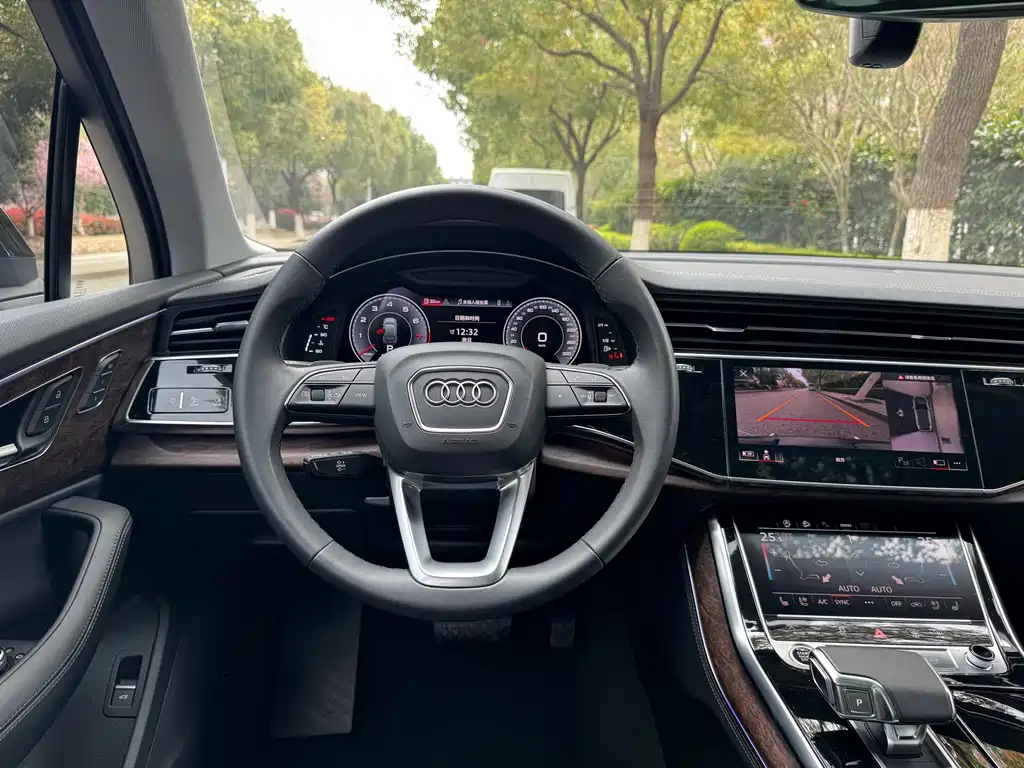 Audi Q7 2023 45 TFSI quattro S line sports купить на сайте DeffCars