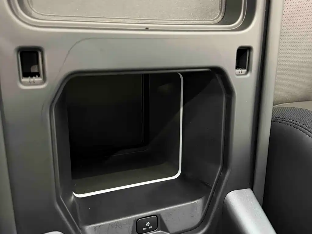 Land Rover Defender 2024 110 3.0T P400 X-DYNAMIC HSE купить на сайте DeffCars