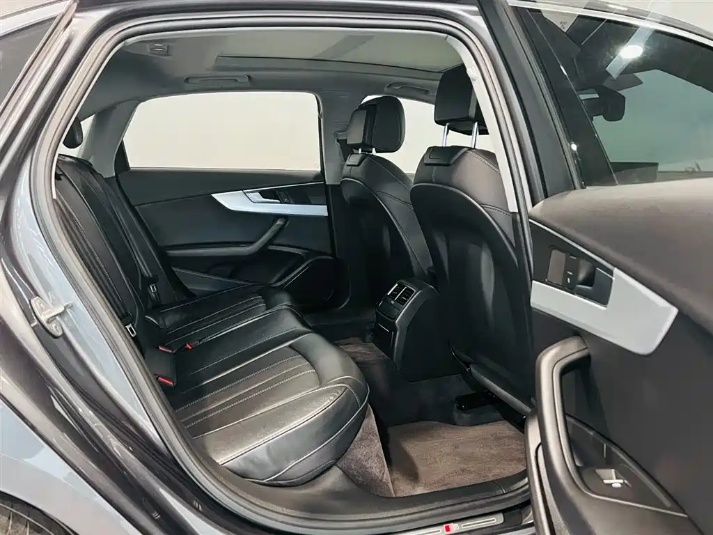 Audi A4L 2023 40 TFSI Fashionable and Dynamic купить на сайте DeffCars