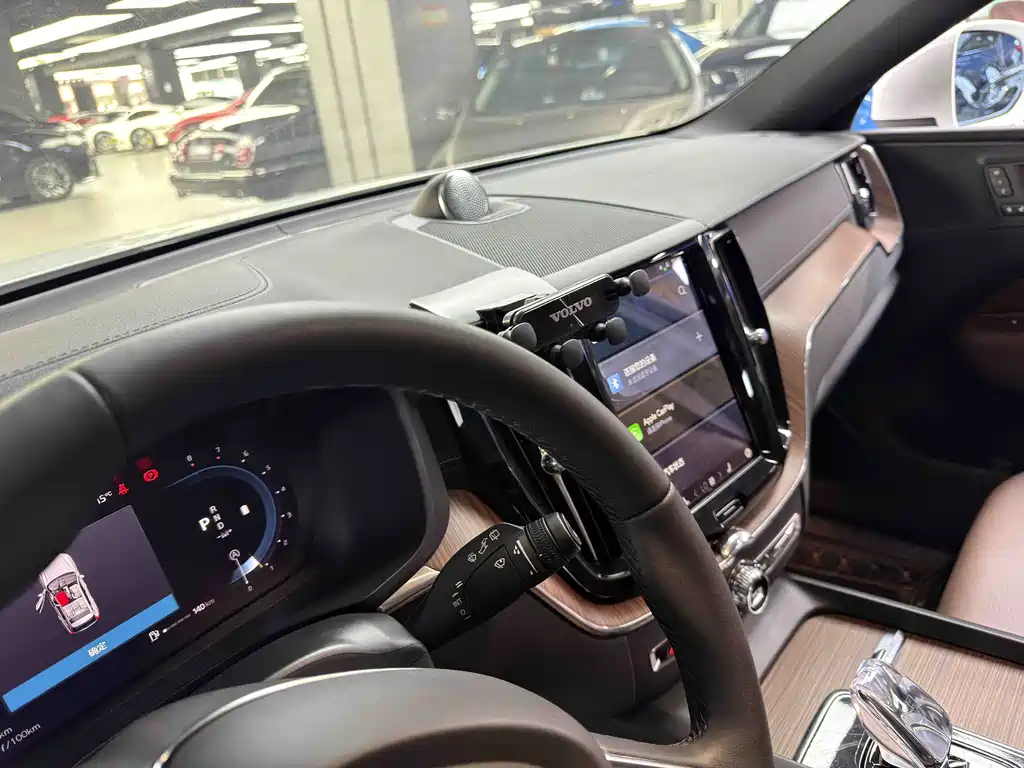 Volvo XC60 2024 B5 four-wheel drive Zhiyuan Deluxe Edition купить на сайте DeffCars