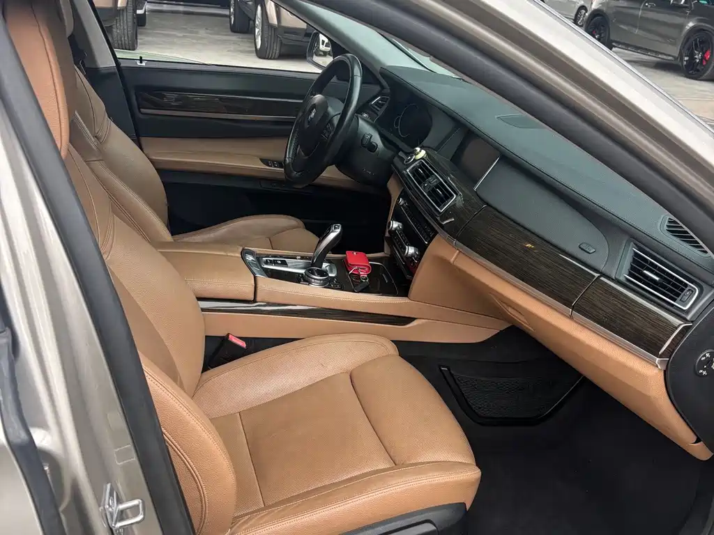 BMW 7 Series 2013 730Li Luxury купить на сайте DeffCars