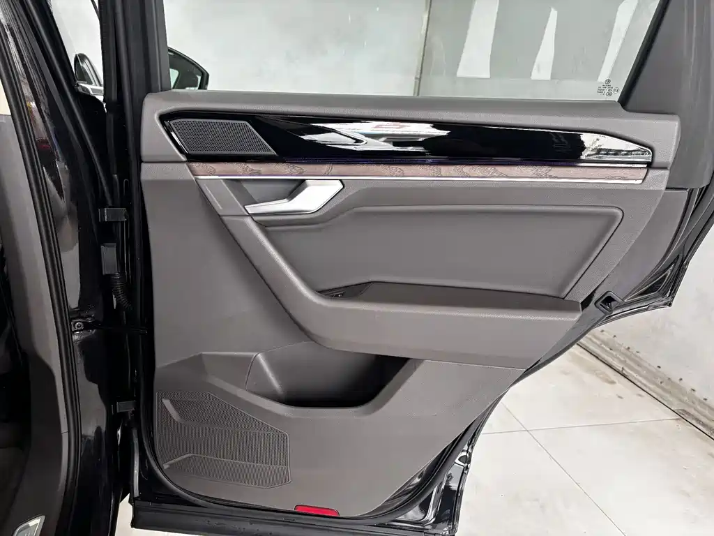 Touareg 2019 3.0TSI Ruifeng Edition National V купить на сайте DeffCars