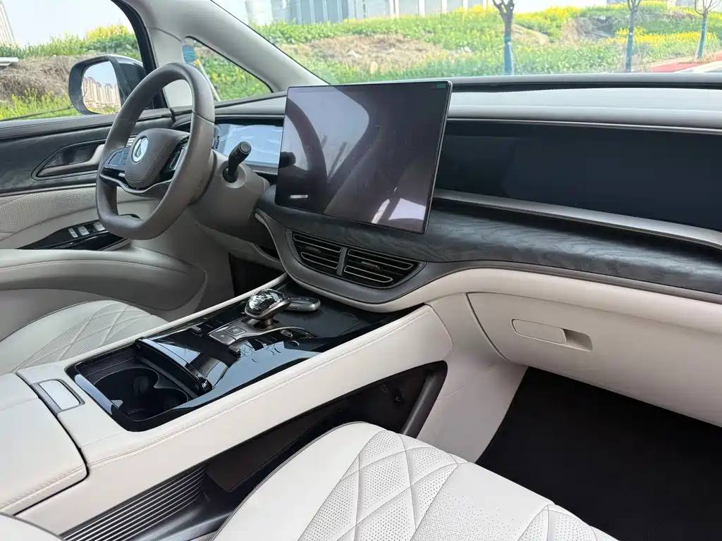 Denza D9 2022 DM-i 945 luxury model купить на сайте DeffCars