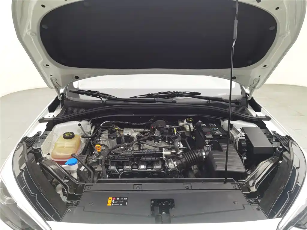 Roewe i5 2023 1.5L CVT Deluxe Edition купить на сайте DeffCars