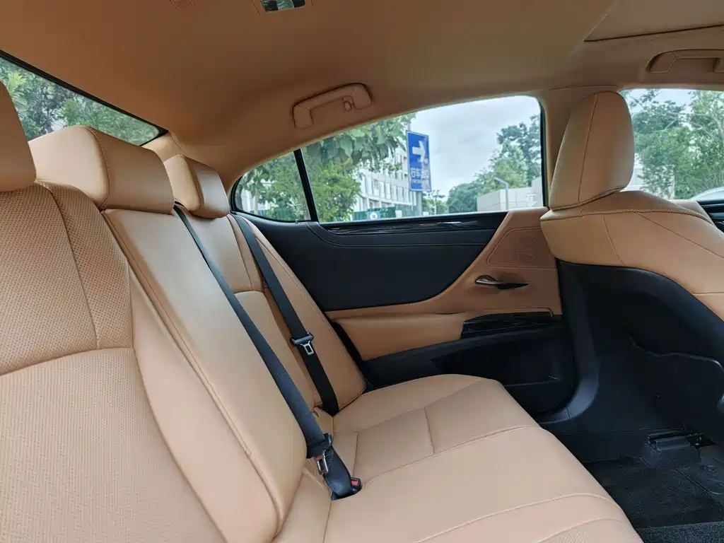 Lexus ES 2022 200 Excellence Edition купить на сайте DeffCars