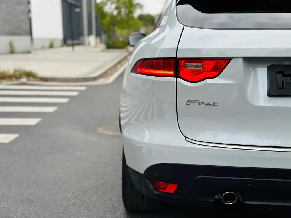 Jaguar F-PACE 2018 2.0T two-wheel drive urban exclusive edition купить на сайте DeffCars
