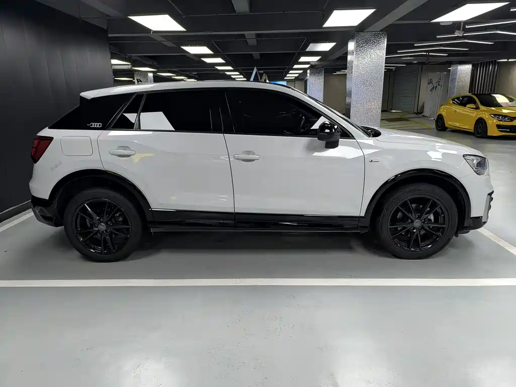 Audi Q2L 2018 35 TFSI launches exclusive version, National VI купить на сайте DeffCars