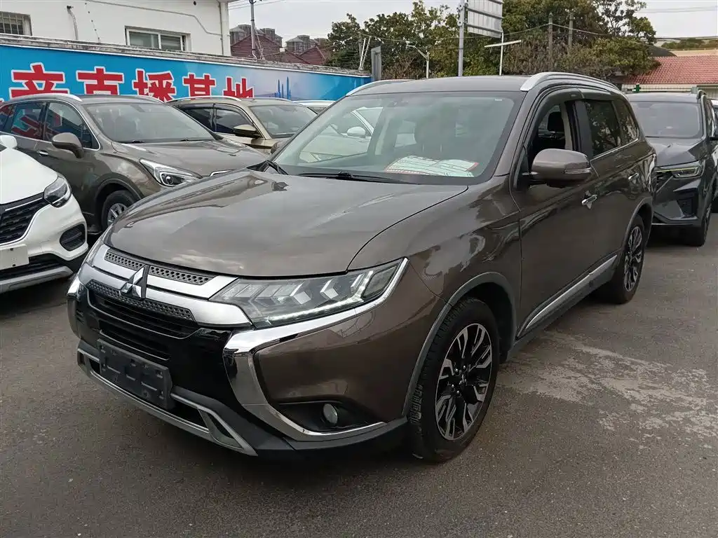 Outlander 2019 2.4L four-wheel drive exclusive version, 7 seats, National V купить на сайте DeffCars