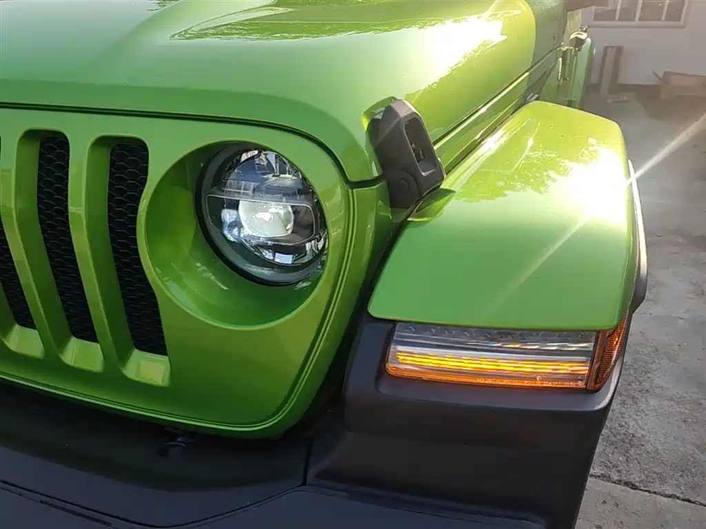 Wrangler 2019 2.0T Sahara four-door version National VI купить на сайте DeffCars