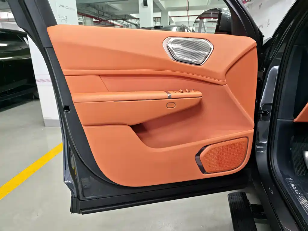 Lynk & Co 900 2025 1.5T Ultra 6-seater купить на сайте DeffCars