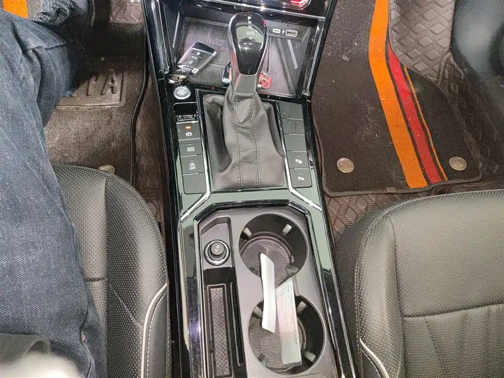 Passat 2022 330TSI Deluxe Edition купить на сайте DeffCars
