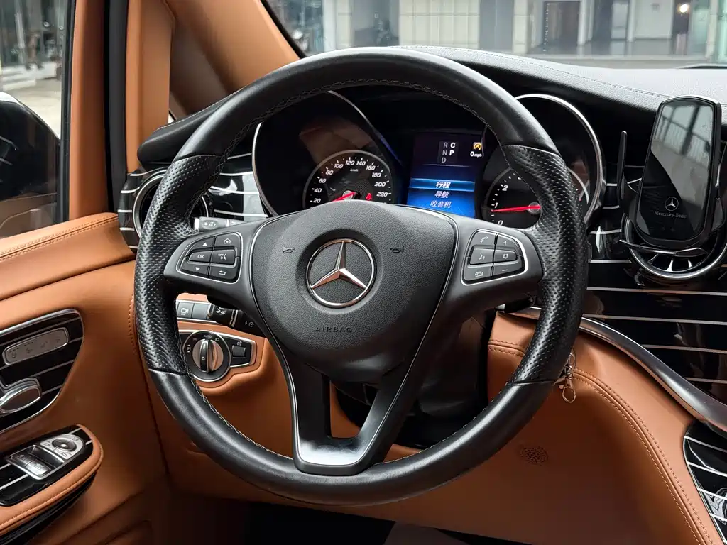 Mercedes-Benz V-Class 2022 V 260 L Long Wheelbase Luxury Edition купить на сайте DeffCars