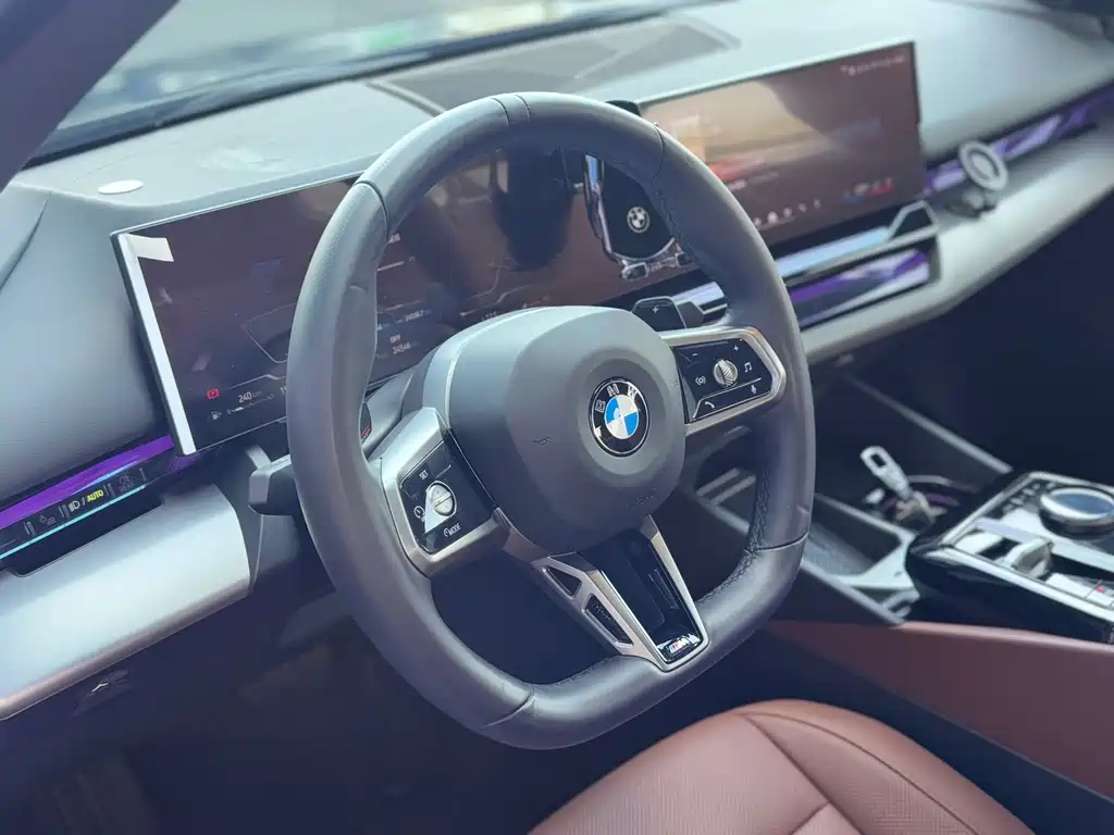 BMW 5 Series 2024 530Li Leading M Sports Package купить на сайте DeffCars