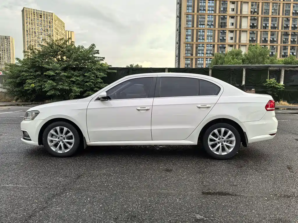 Lavida 2017 1.6L automatic comfort version купить на сайте DeffCars