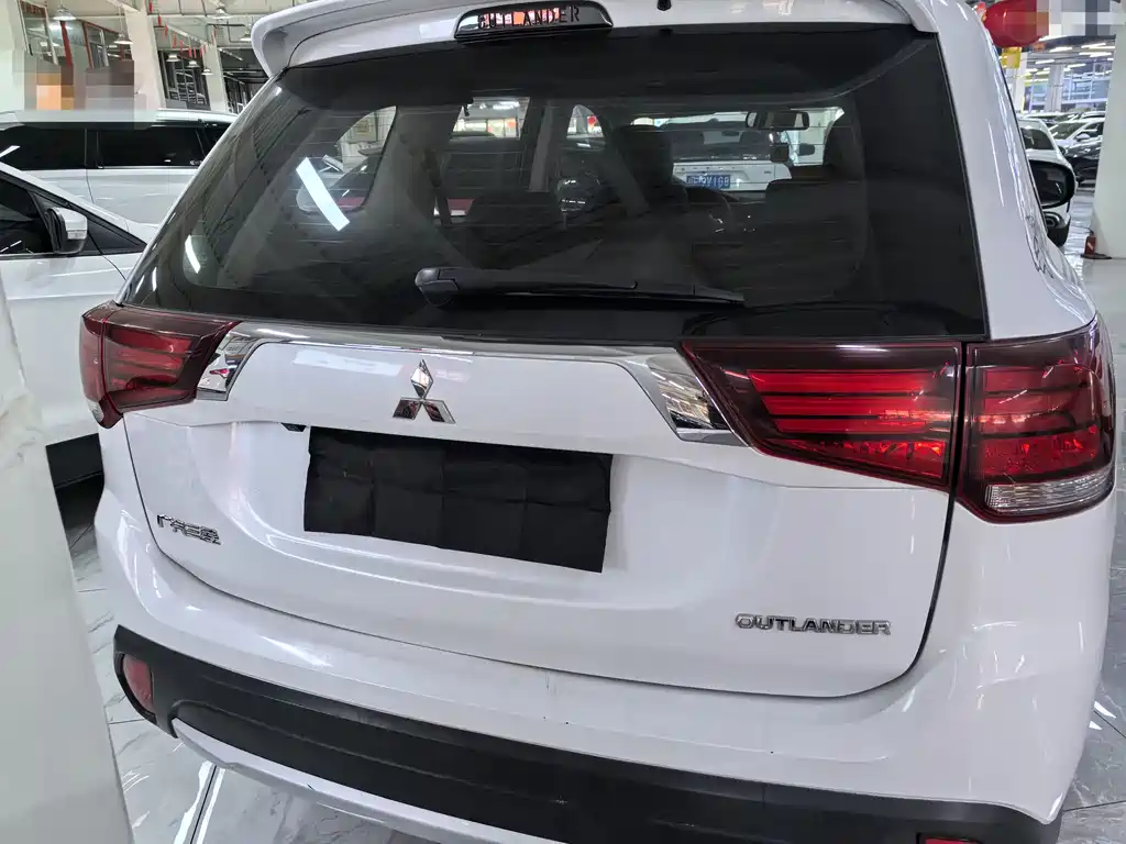 Outlander 2018 2.0L 2WD Honor Edition 5 seats купить на сайте DeffCars