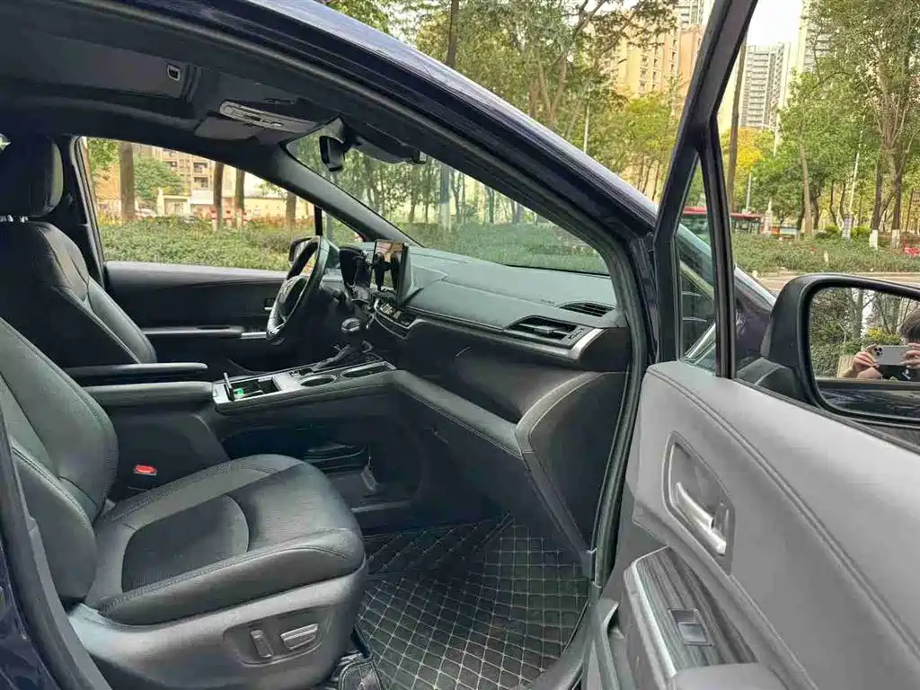 SIENNA 2021 2.5L Hybrid Premium Edition купить на сайте DeffCars