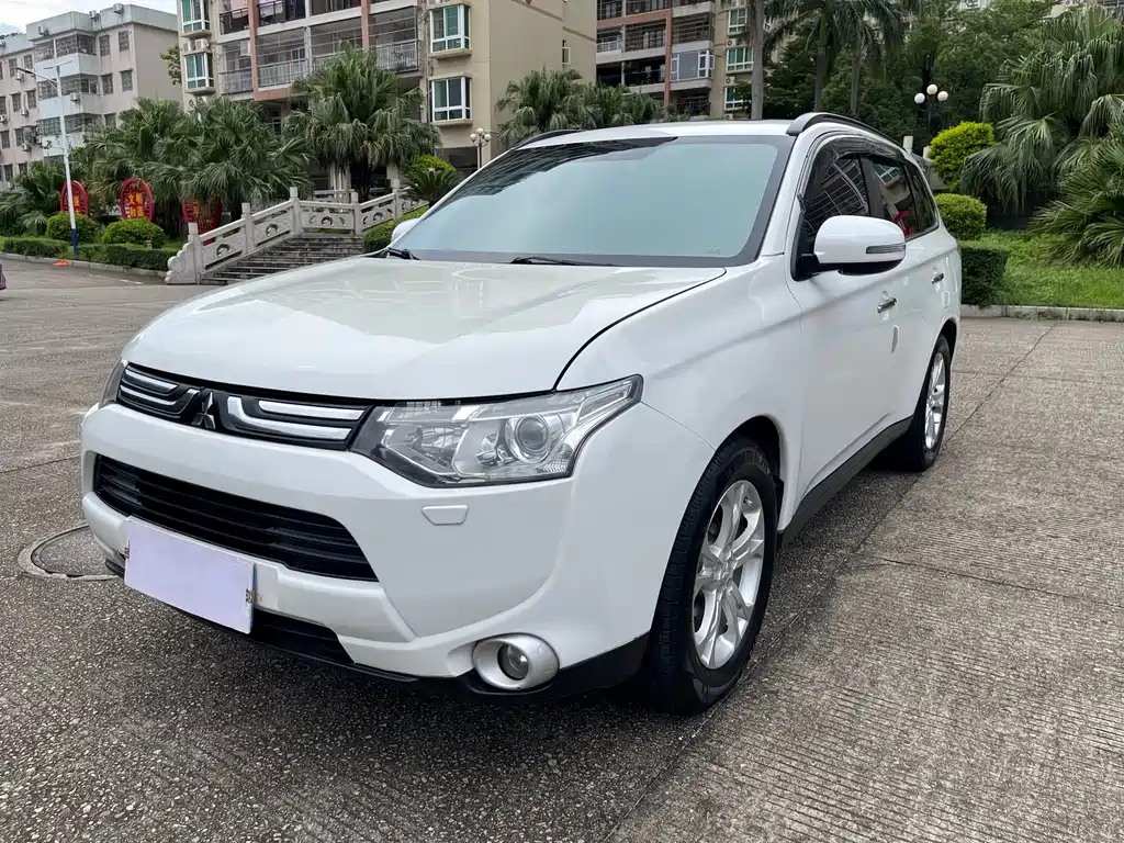 Outlander imported 2014 2.4L four-wheel drive luxury value version, 5 seats купить на сайте DeffCars