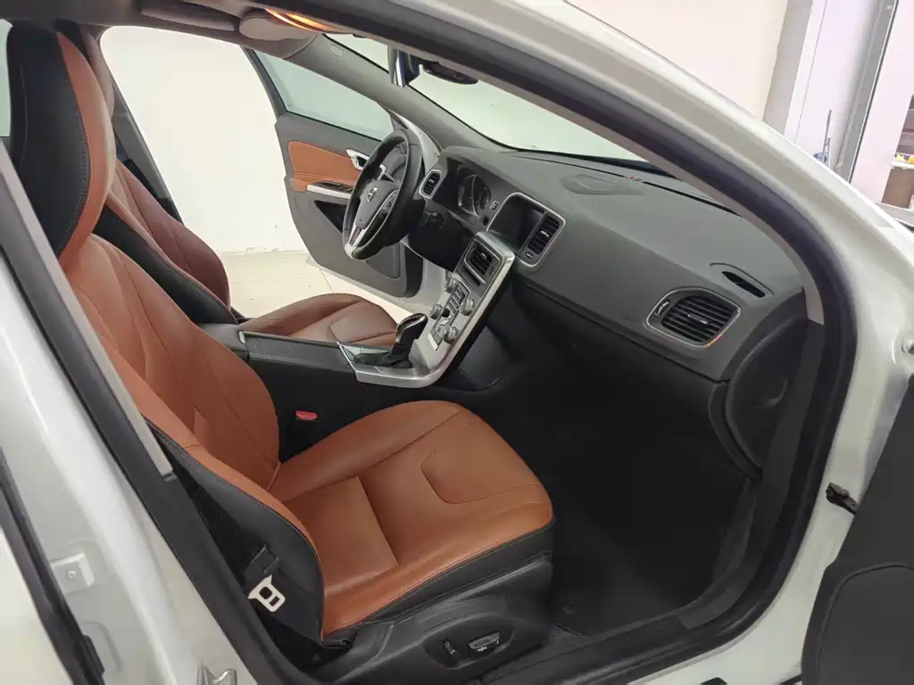 Volvo S60 2019 S60L T3 Smart Edition купить на сайте DeffCars