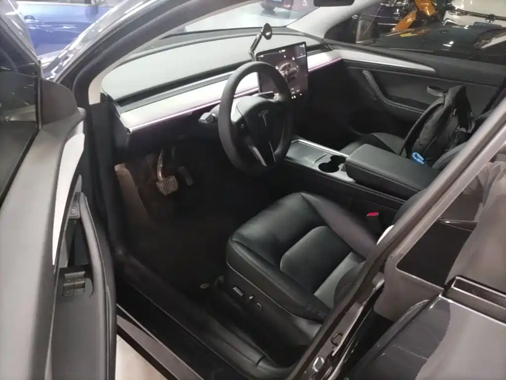 Model Y 2024 rear-wheel drive version купить на сайте DeffCars