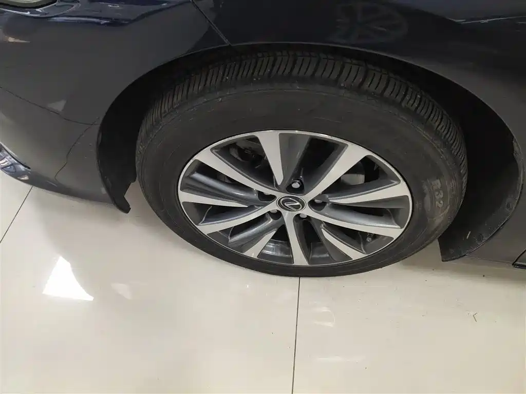 Lexus ES 2020 200 Excellence Edition купить на сайте DeffCars