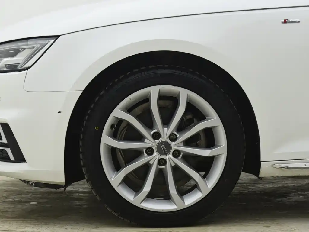 Audi A4L 2018 30th Anniversary Model 40 TFSI Fashion Model купить на сайте DeffCars