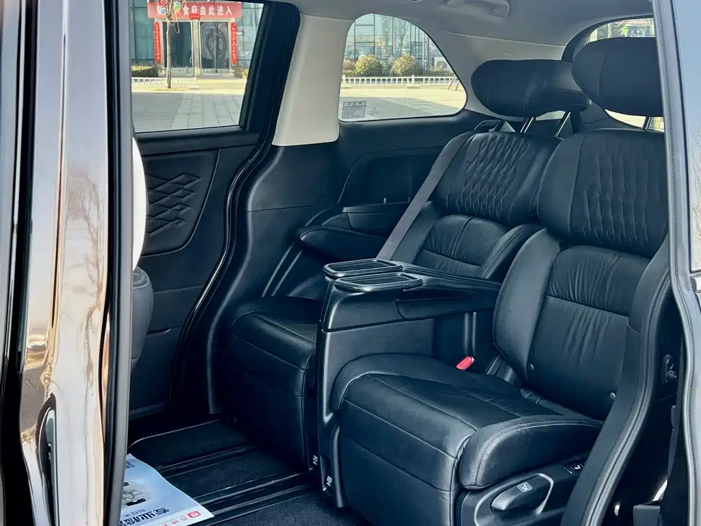 Alison 2022 2.0L e:HEV Deluxe Edition купить на сайте DeffCars