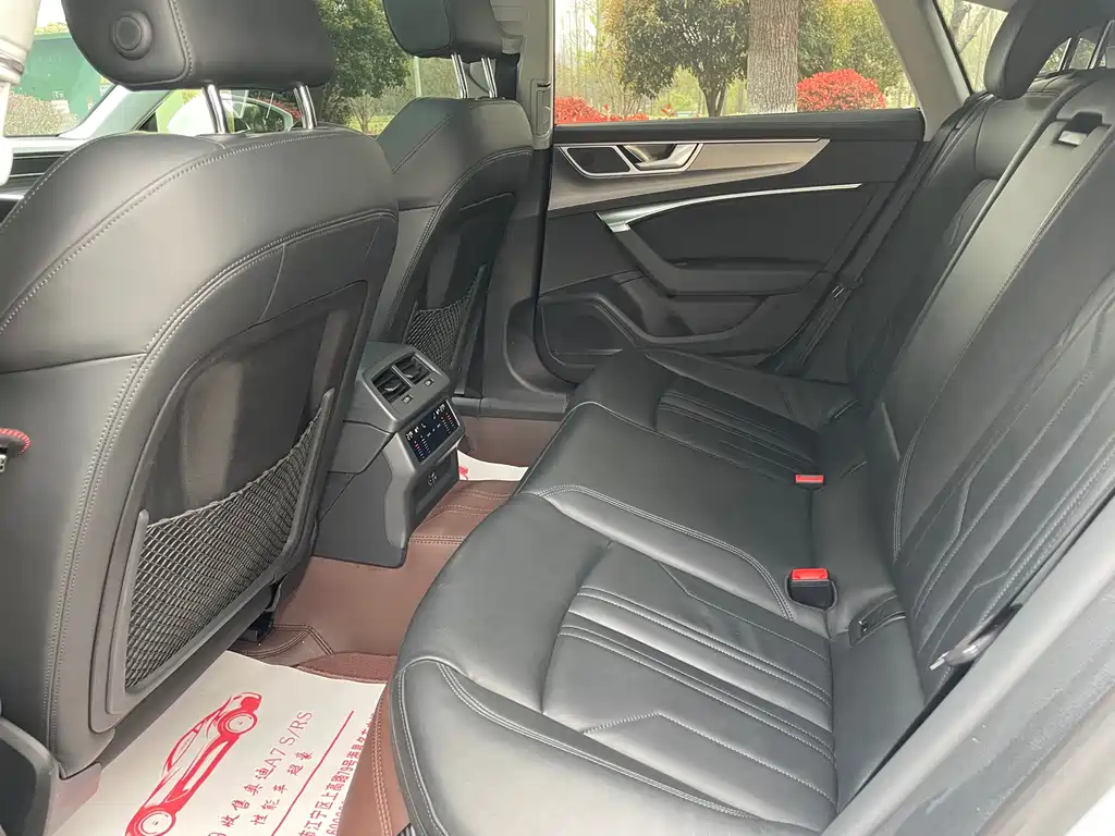 Audi A7 2023 45 TFSI Premium Selection купить на сайте DeffCars