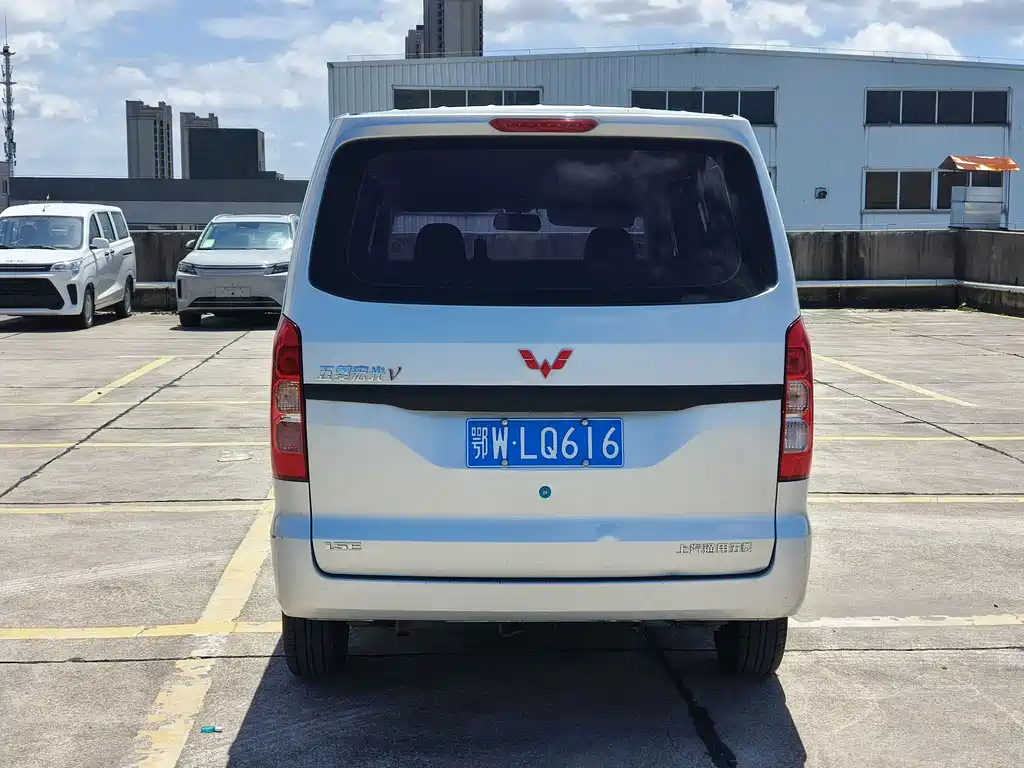 Wuling Hongguang V 2022 1.5L Jinqi version hydraulically assisted LAR купить на сайте DeffCars