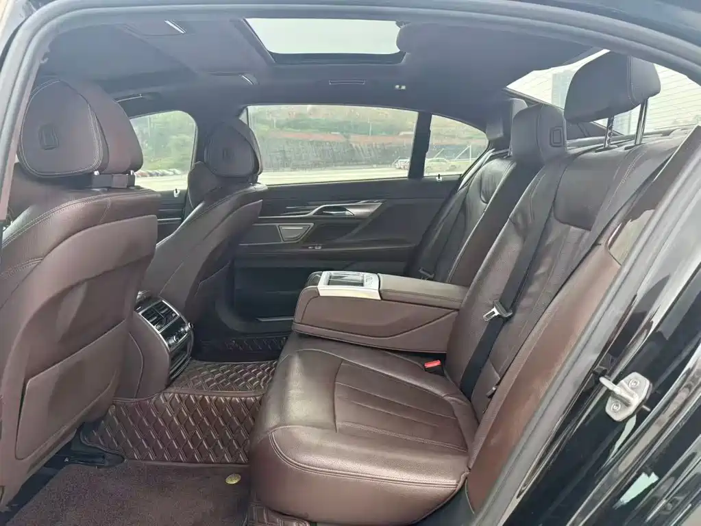 BMW 7 Series 2016 730Li Luxury купить на сайте DeffCars
