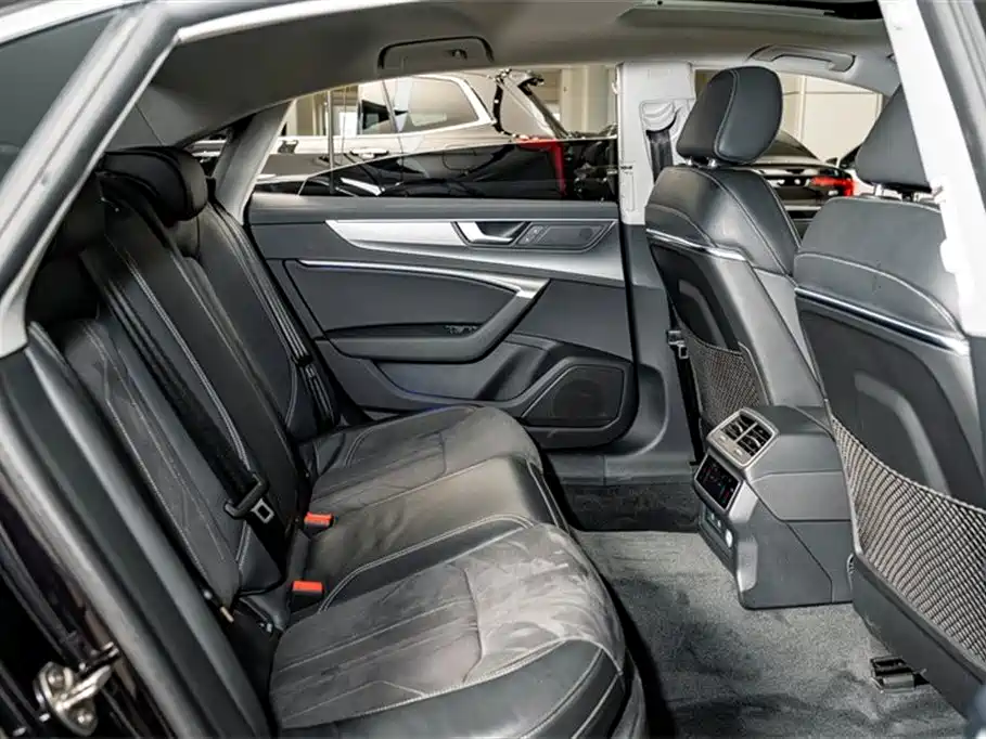 Audi A7L 2024 45TFSI S-line Dream Building Liquid Crystal Package купить на сайте DeffCars