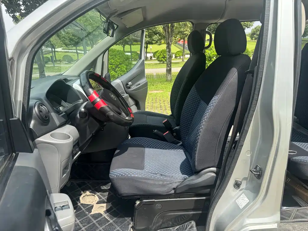 Nissan NV200 2011 model 1.6L 232 seats elegant type купить на сайте DeffCars